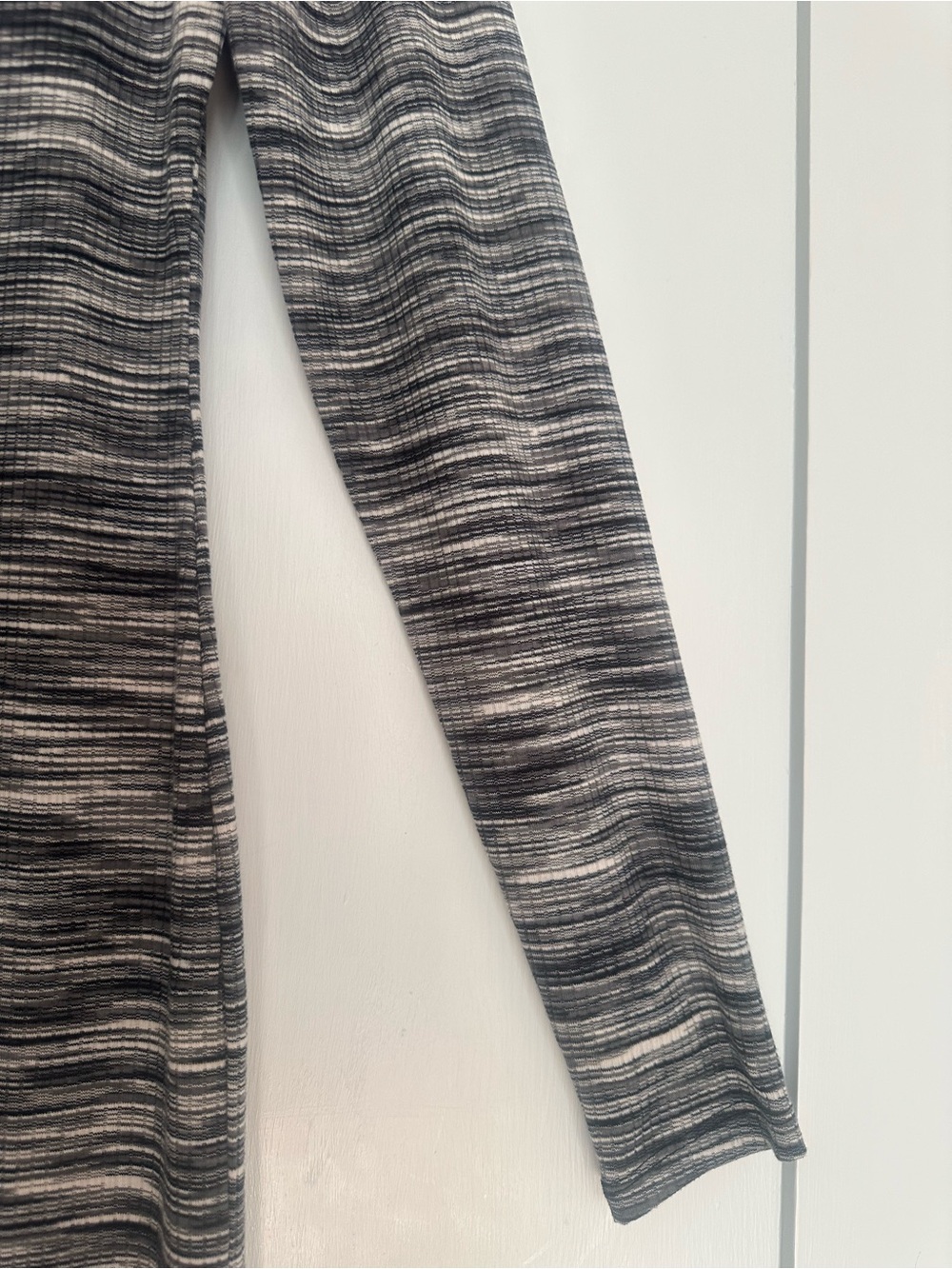 Women’s Long Sleeve Maternity Dress in Black and Gray NWT Size Medium - Picture 4 of 8
